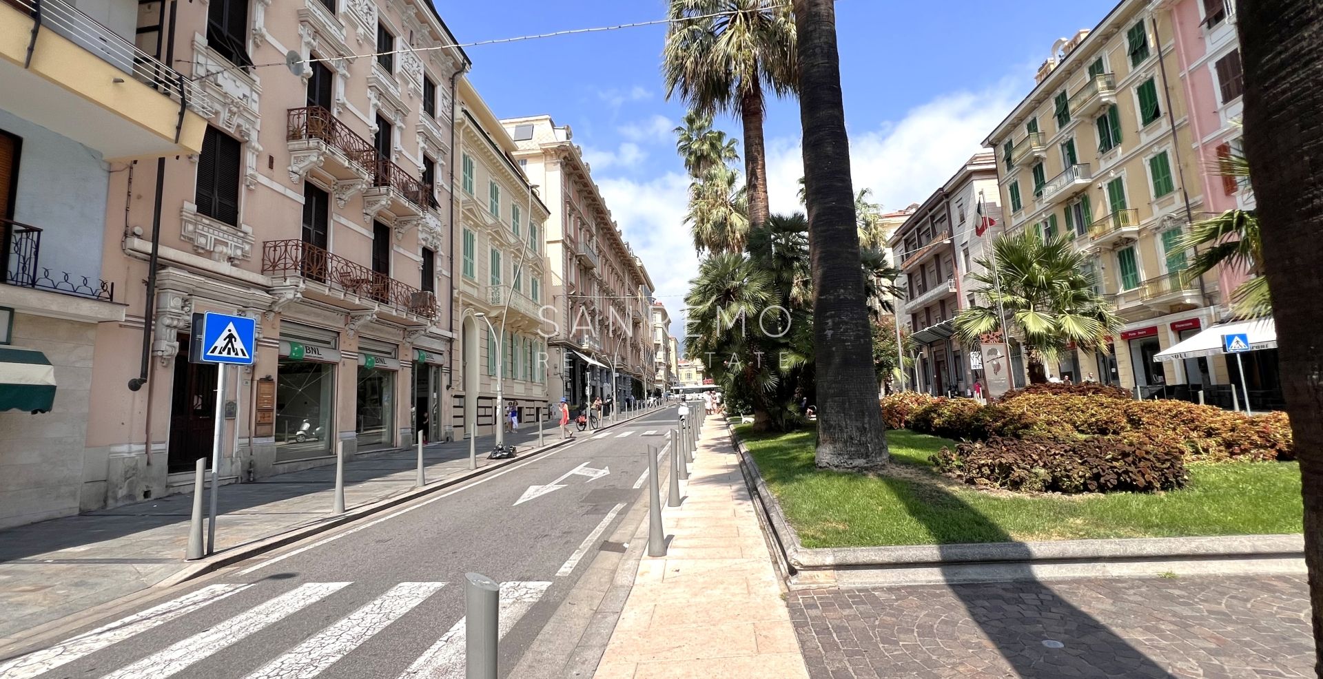 Appartement de deux pièces dans un immeuble d'époque à quelques pas de la piste cyclable et de tous les principaux services