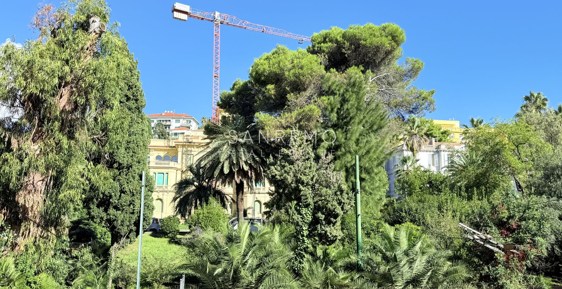 Grand appartement à rénover dans un immeuble d'époque