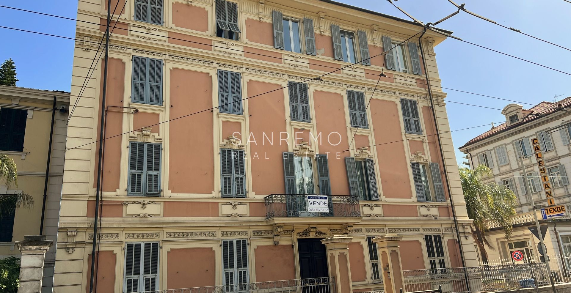 Grand appartement à rénover dans un immeuble d'époque