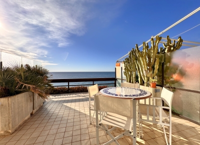 Penthouse de deux pièces avec terrasse habitable et vue mer spectaculaire